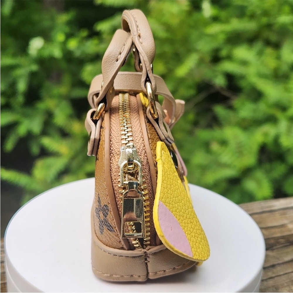 Puppy Wristlet / Bag Charm / Keychain And Gold Chain included Strap NWOT - Picture 3 of 7